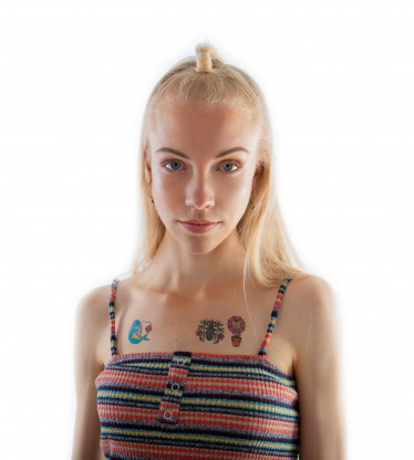temporäre farbige Tattoos auf der Brust