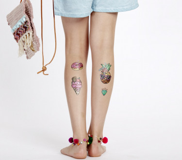 Metallictattoo am Bein, Kindermotive